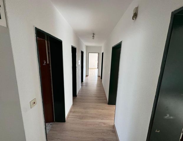 4-Zimmer-Wohnung mit Balkon, Garten, Garage und Stellplatz - Photo 1