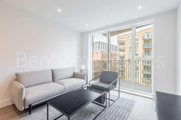 Exploration Way, Slough, SL1 - Photo 1