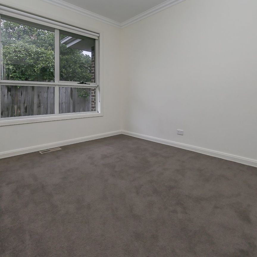 Fantastic position in prized Ivanhoe/Heidelberg-fringe pocket. - Photo 1
