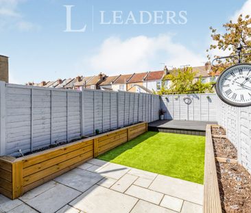 2 bedroom house to rent Strode Road, Portsmouth, PO2 - Photo 1