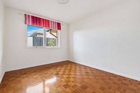 Sunlit Apartment in Blue Chip Location - Photo 5