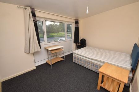 4 bedroom terraced house to rent - Photo 3