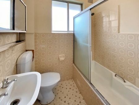 Spacious & Convenient 2-Bedroom Unit in North Parramatta - Photo 5