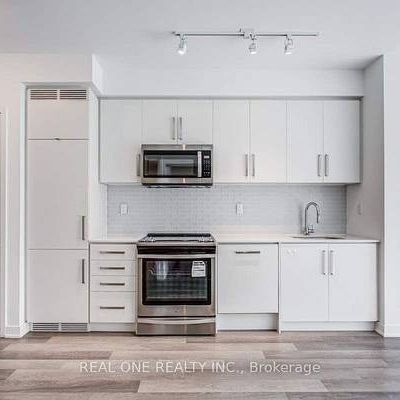 Yonge Street / Park Home Ave Luxury 1Bdrm +Den Modern Kitchen - Photo 4