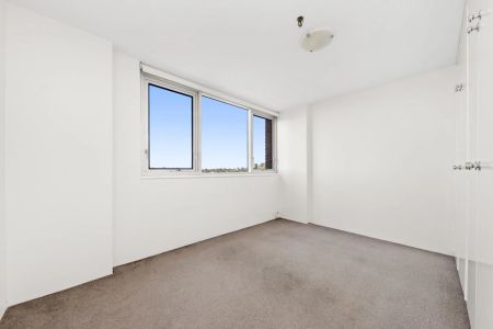 Light And Bright Two Bedroom Apartment with pool in Security Building - Photo 4