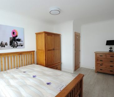 Apartment 3. Close to uni!! *all bills included* - Photo 1