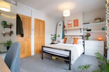 Ideal location for all universities! - Photo 4