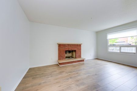 For Lease - 220 Kingsbridge Garden Circle, Mississauga, Ontario - Photo 4