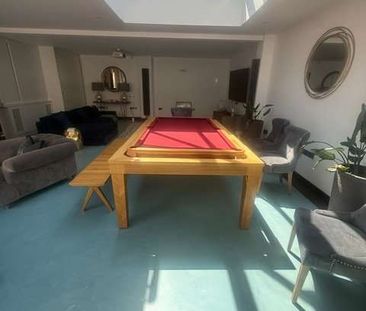 A fully-furnished and stylish home in a much sought after town cent... - Photo 2