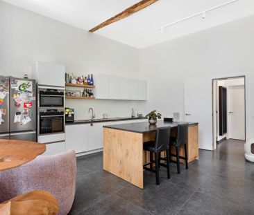 Unieke woning met 2 slaapkamers, bureau ruimte, terras en autostaan... - Photo 1