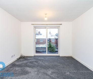 2 bed Flat for Rent - Photo 2