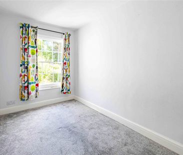 3 bed Terraced House for rent - Photo 2