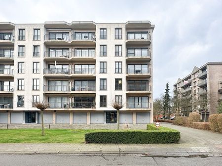 Centraal gelegen appartement met drie slaapkamers en garage - Photo 4