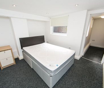 Estcourt Terrace, Headingley, Leeds - Photo 1