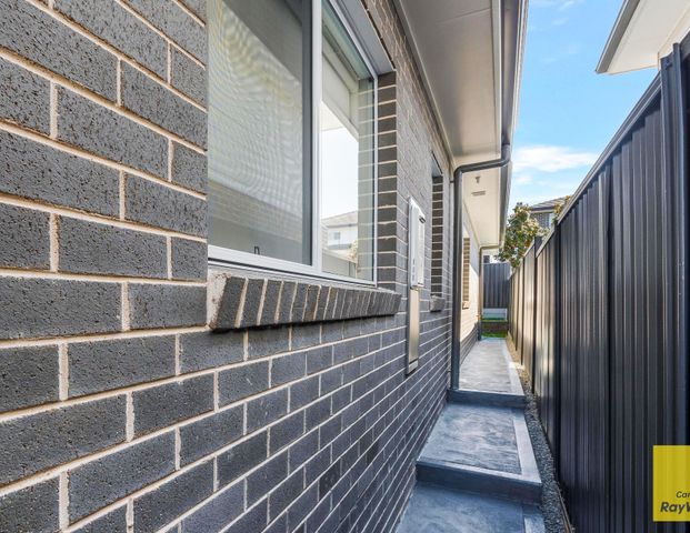 BRAND-NEW ONE-BEDROOM GRANNY FLAT | MODERN LIVING | BEAUTIFULLY LANDSCAPED - Photo 1