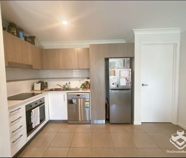Stunning Townhouse in Springfield lakes Prime Location! - Photo 5