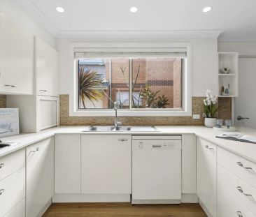 Townhouse living with alfresco appeal - Garden maintenance included - Photo 4