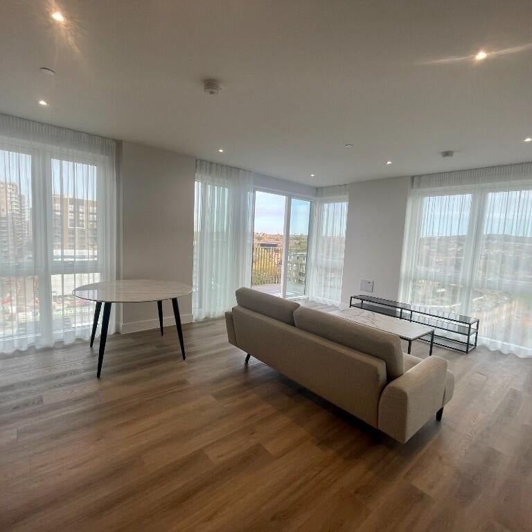 3 bedroom flat to rent - Photo 1