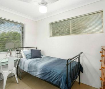 Prime Palm Beach Location - Steps From The Beach - Photo 3