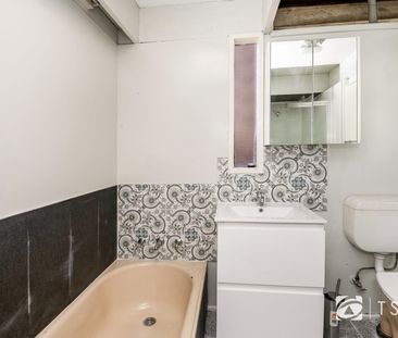 2 Bedroom delight in the heart of Epsom - Photo 2