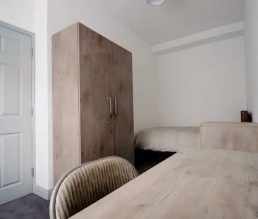 6 Bedroom 2 Bathroom - Photo 5