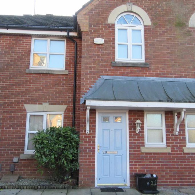 3 bedroom mews to rent - Photo 2