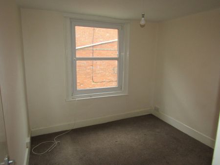 3 bed House - To Let - Photo 2