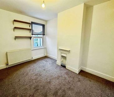 Amherst Road, Reading, Berkshire, RG6 - Photo 3