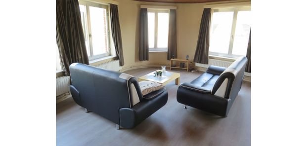 GEZELLIG APPARTEMENT, GROTE LEEFRUIMTE, VEEL LICHTINVAL te AALST - Photo 1