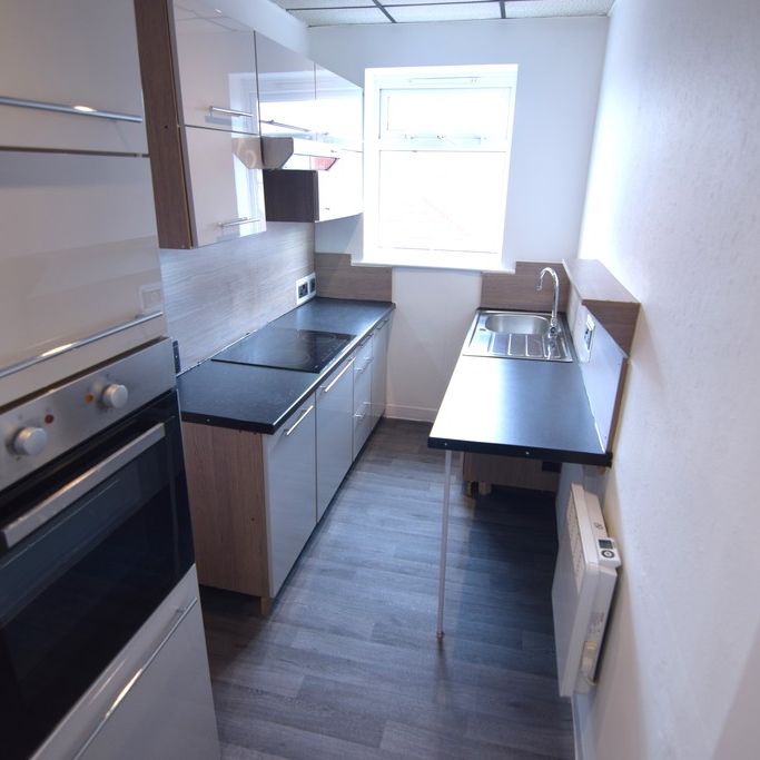 To Let 1 Bed Flat - Photo 1