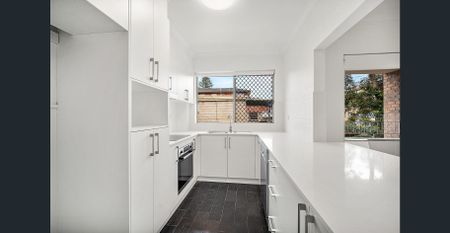 Newly Renovated Two-Bedroom Apartment in Prime Coastal Location - Photo 4