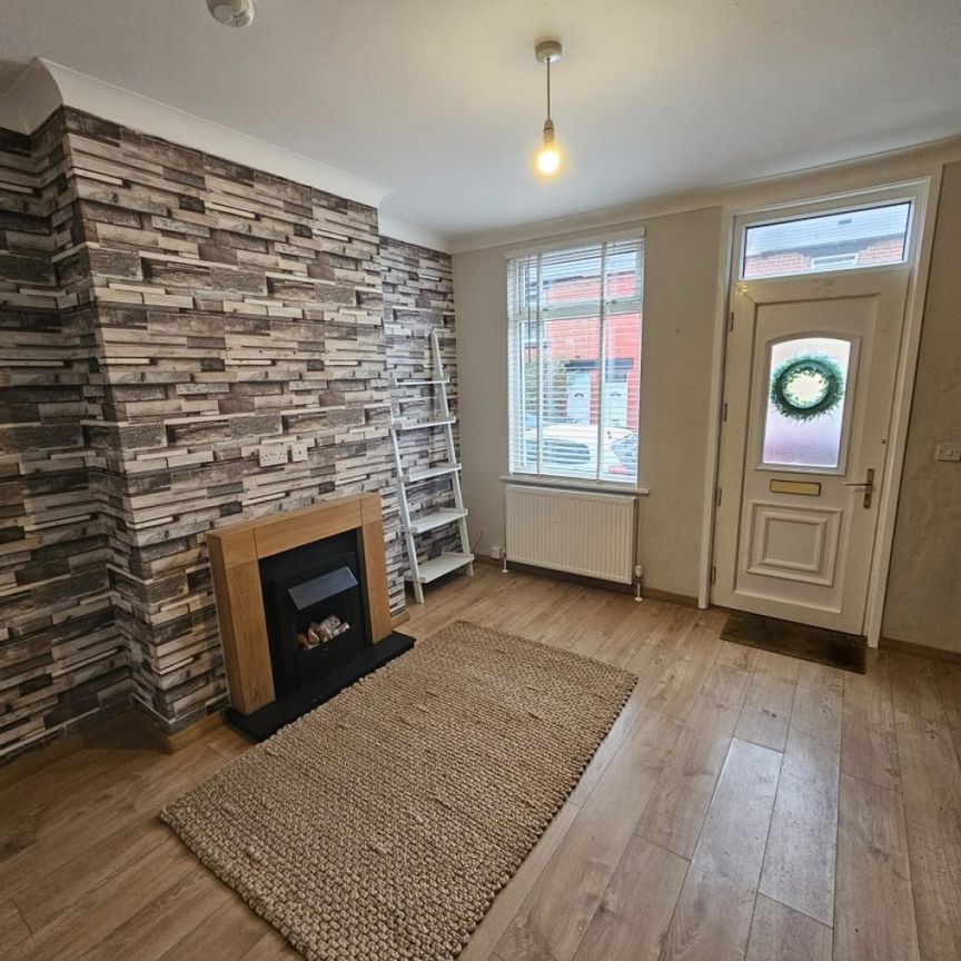 3 bed Terraced - To Let - Photo 1