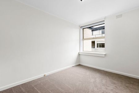 Top floor delight - Photo 2