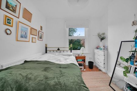 6 bedroom terraced house to rent - Photo 3
