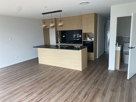 Stunning 4BR New Build in Flat Bush - Photo 2