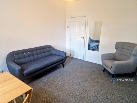 3 bedroom flat to rent - Photo 1