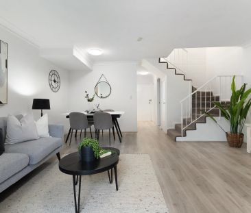 Stylish Double-Brick Townhouse in the Heart of Marsfield - Photo 2
