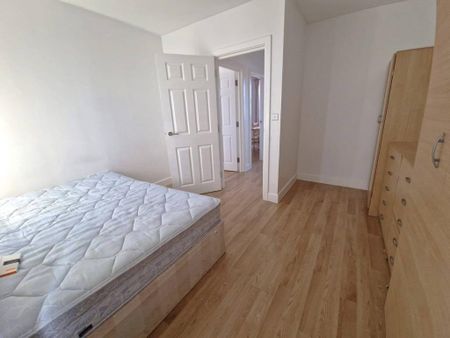 2 bedroom flat to rent - Photo 4