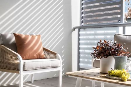 Split-level apartment in warehouse conversion - Photo 4