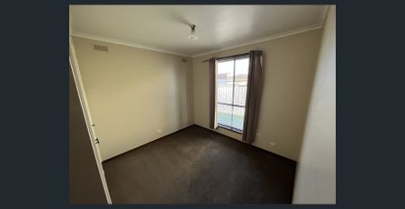 Very Comfortable, Updated 2 Bedroom Unit - Photo 4