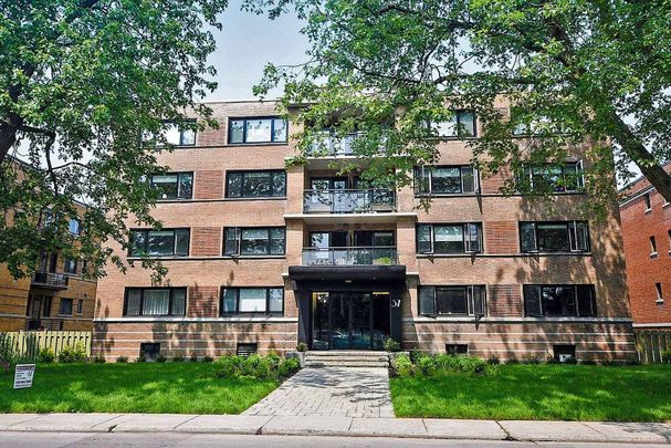 37 Roosevelt, Montréal, QC - Photo 1