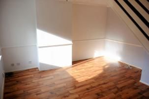 3 Bedroom Semi-Detached House For Rent - Photo 5