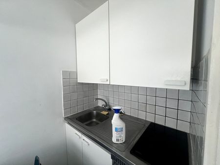 Appartement 1 pièces 22m2 MARSEILLE 6EME 620 euros - Photo 5