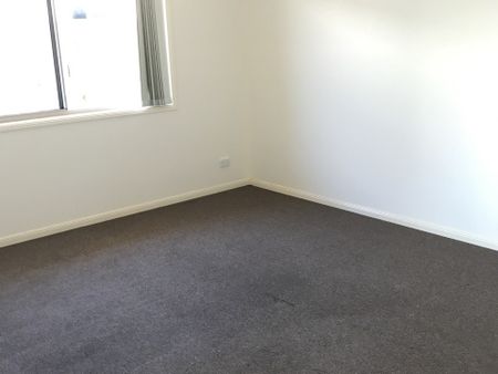 Fully Air-Conditioned Large Home - Photo 2