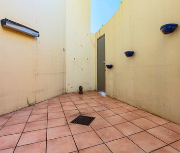 347 Young Street, Fitzroy VIC 3065 - Photo 2