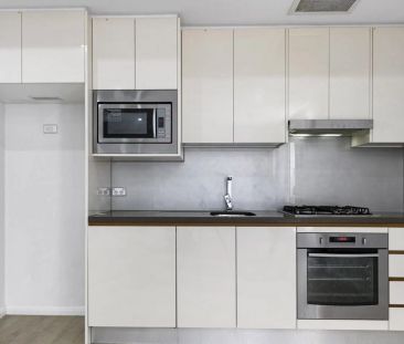 Spacious and Homey One Bedroom with Courtyard - Photo 1