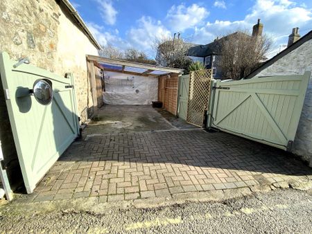 A delightful 3 bedroom traditional three storey Marazion town house just a few yards from the sandy beaches and St Michael's Mount. - Photo 3