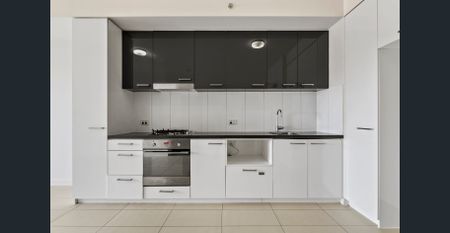 2 BED APARTMENT + carpark - Photo 4