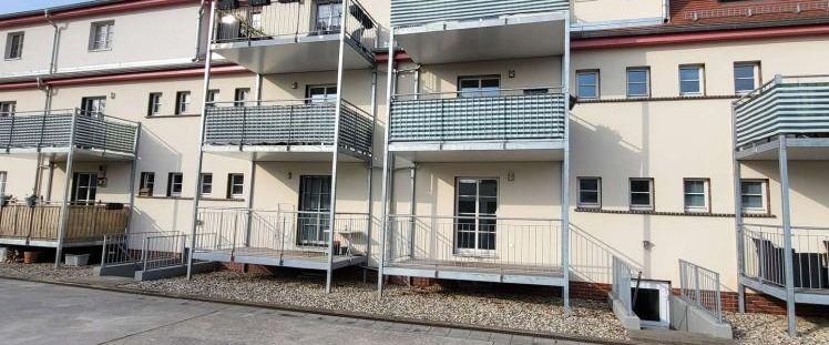 *** Schöne 2-Raum-Wohnung mit EBK und Garagenstellplatz in Schkeuditz zu vermieten *** - Photo 1