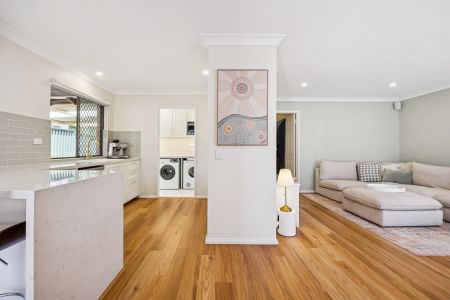 This beautifully renovated street-front villa presents an outstanding opportunity. - Photo 5
